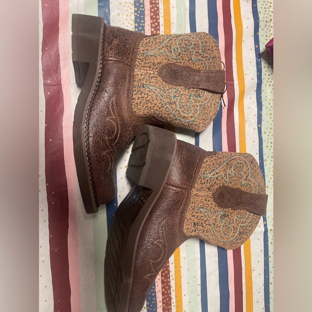 Women’s boots size 7